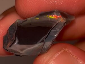 18cts LR Red on Black/Dark Potch Multi Colored Rough